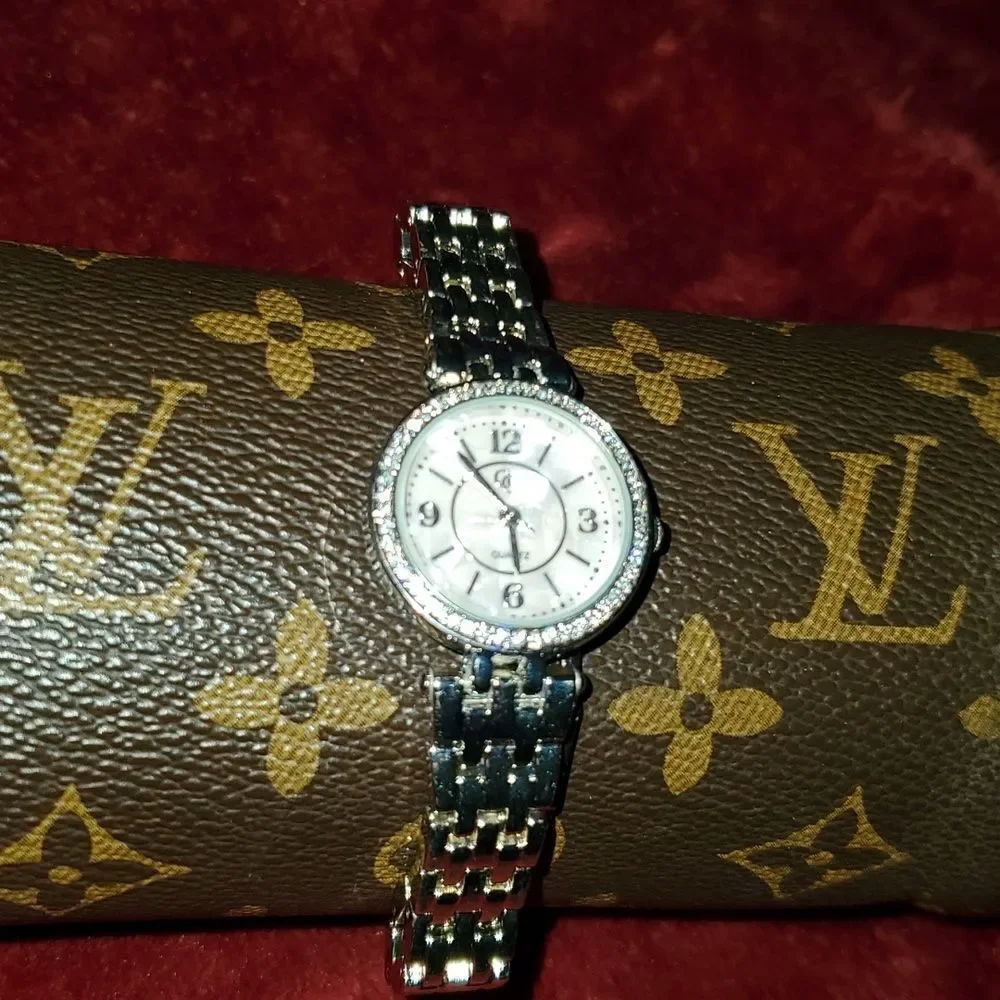 NWOT GC Mother of Pearl Crystal Silvertone Ladies Watch Guess‎ Collection?
